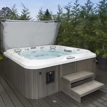 Trendy Holiday In With Terrace Hébergement de vacances *